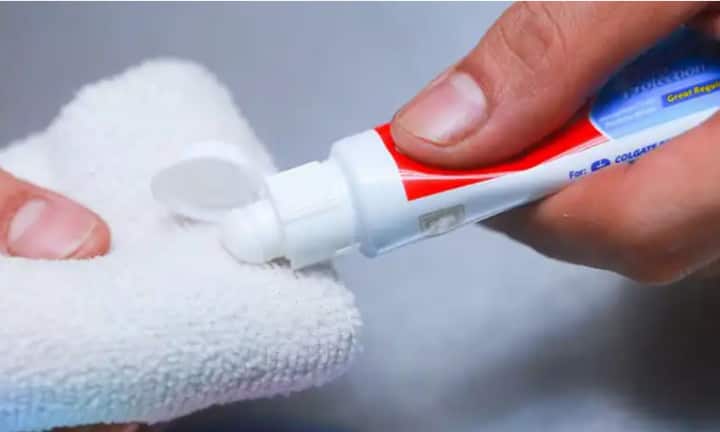 How To Clean Phone Screen Protector