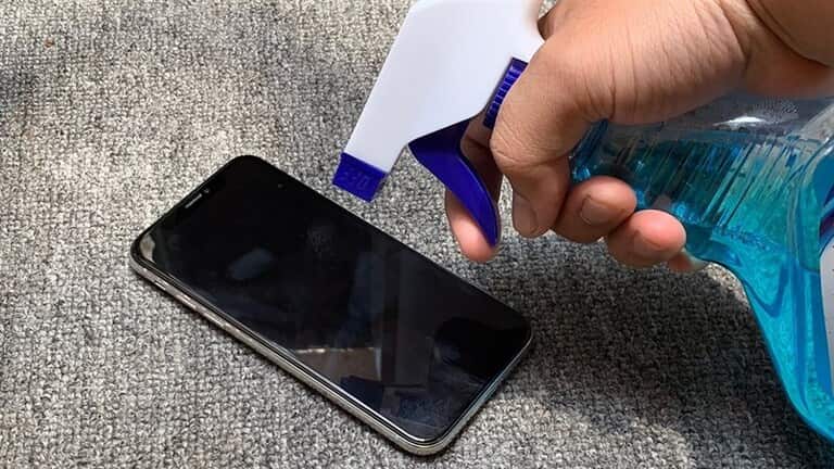 How To Clean Phone Screen Protector