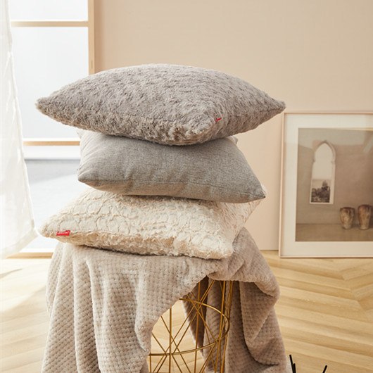 How To Choose Decorative Pillows How To Choose Decorative Pillows