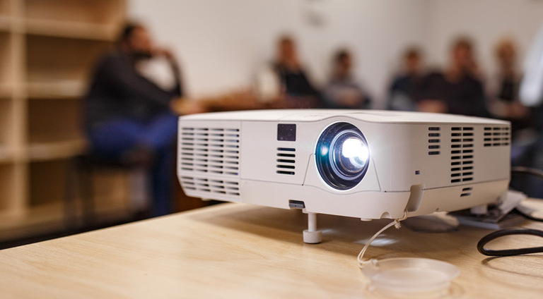 How To Set Up Projector To Laptop