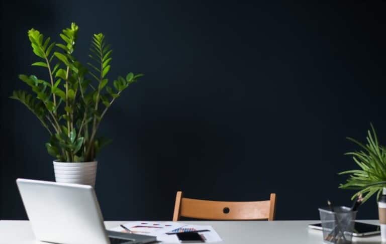 How To Decorate Your Office Desk How To Decorate Your Office Desk